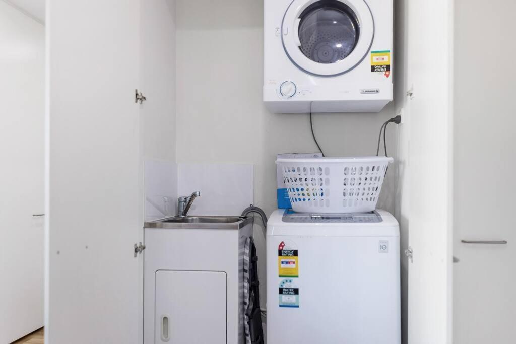 Two Bedroom Private In Lane Cove With Parking Sydney